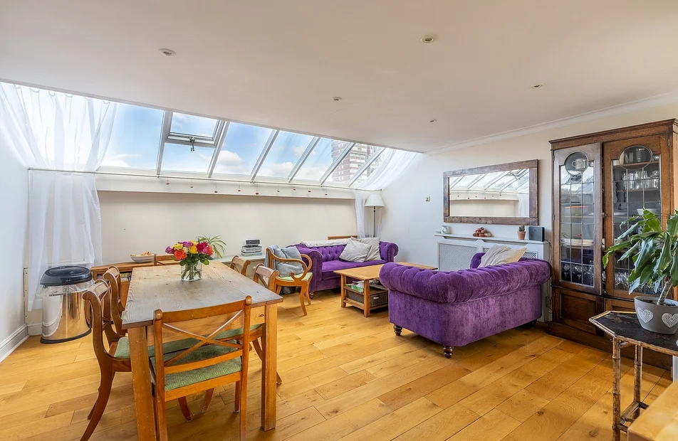Flat Langford Road in Greater London
