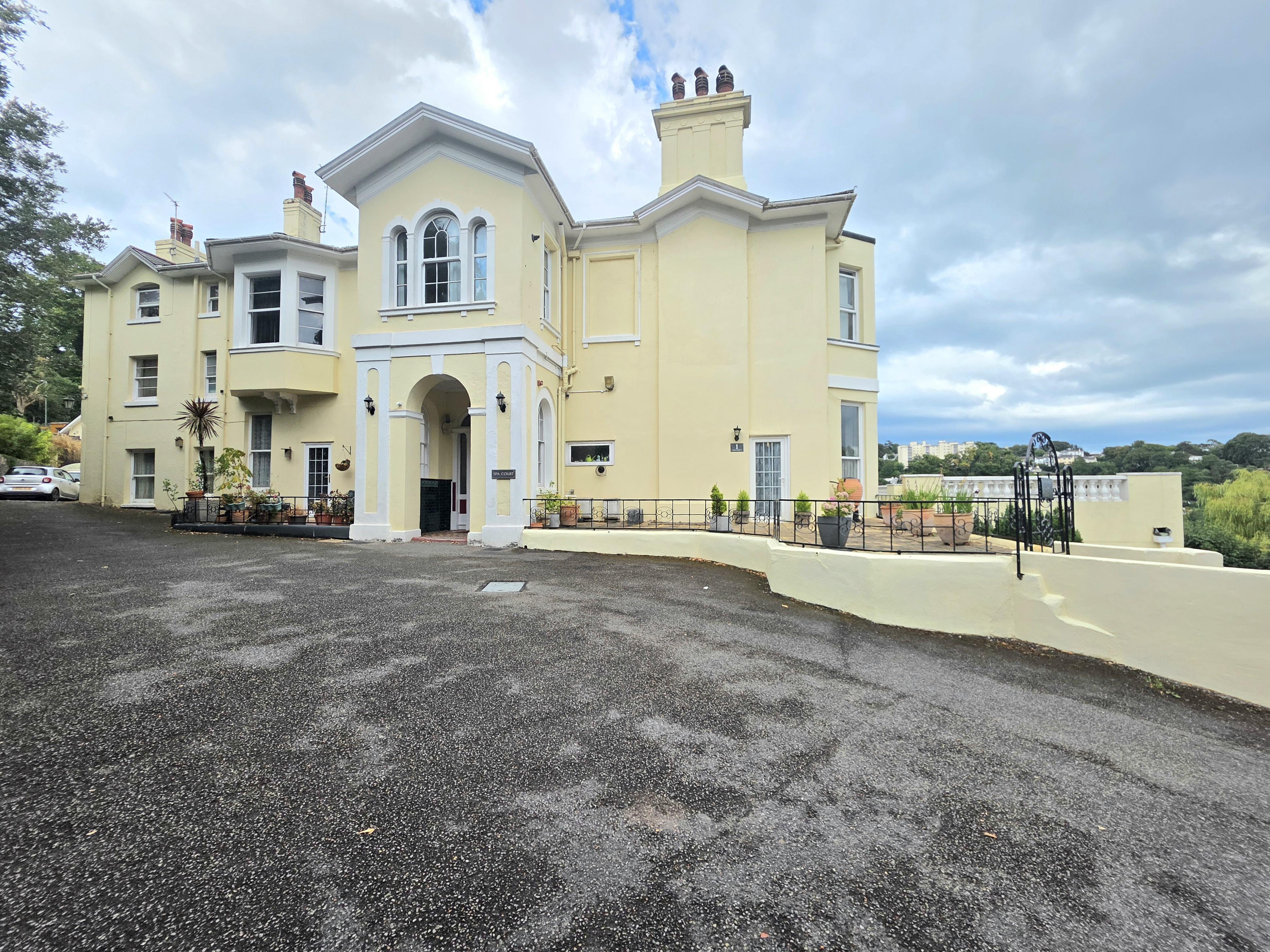 Flat Lower Warberry Road in Torquay