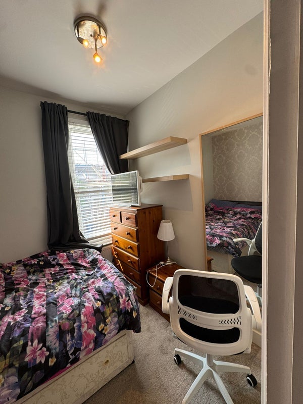 Room Darwin Road in Greater London