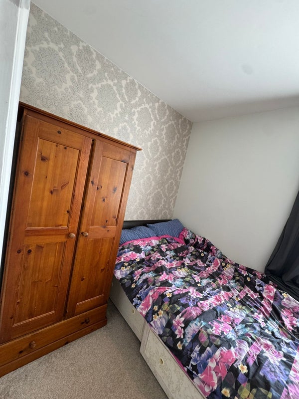 Room Darwin Road in Greater London