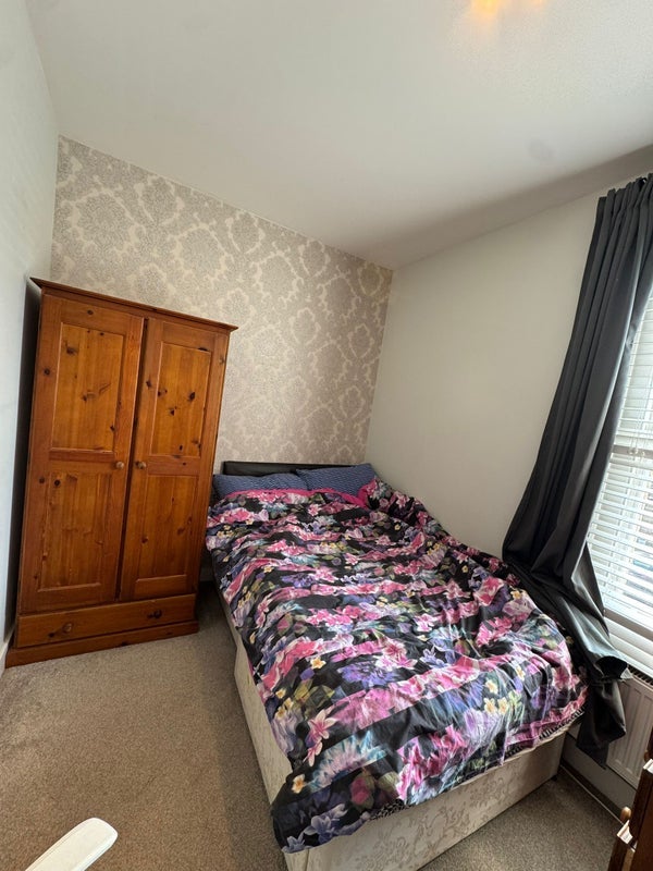 Room Darwin Road in Greater London