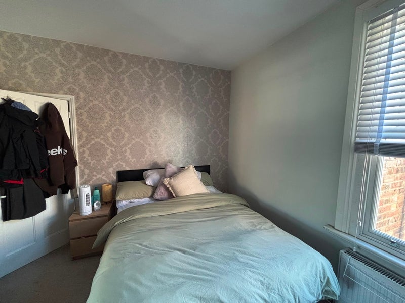Room Darwin Road in Greater London