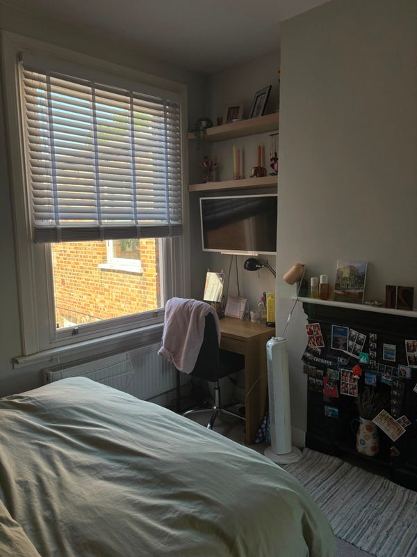Room Darwin Road in Greater London