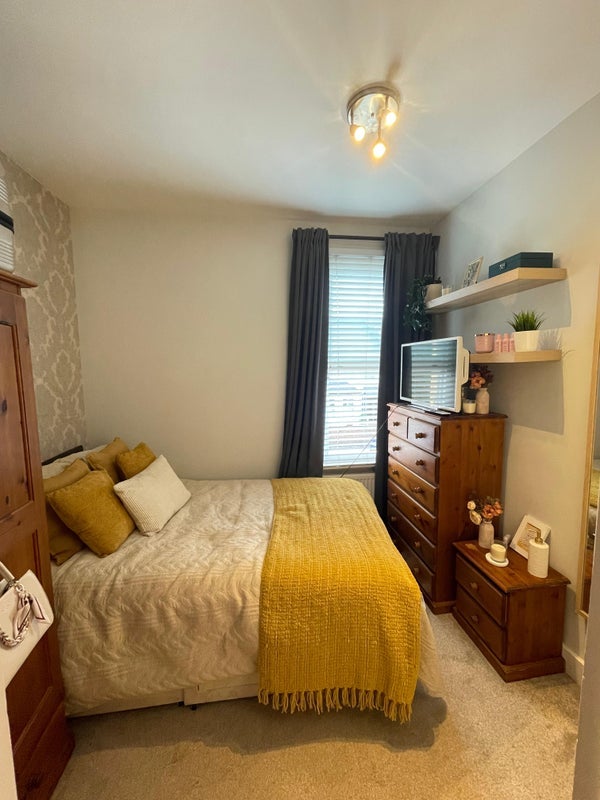 Room Darwin Road in Greater London