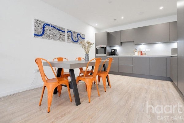 Flat Ironworks Way in Greater London