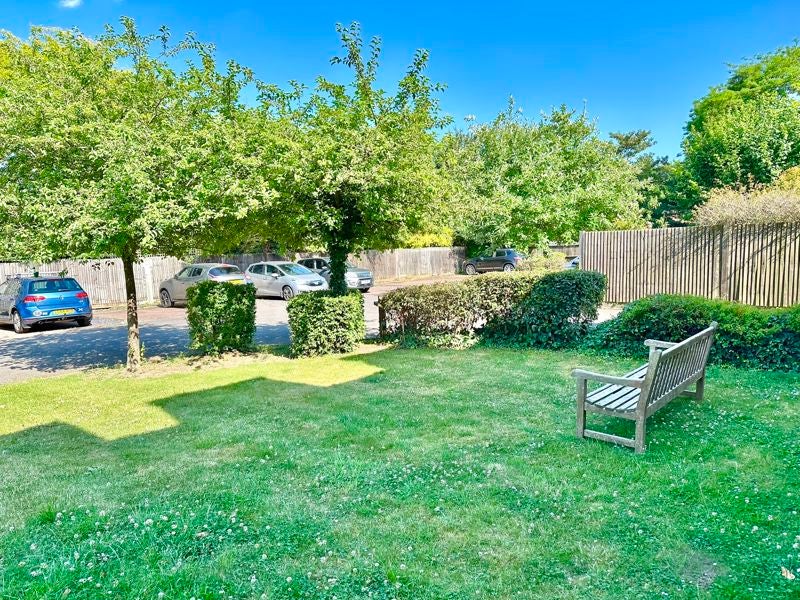 Flat Windmill Lane in Epsom and Ewell