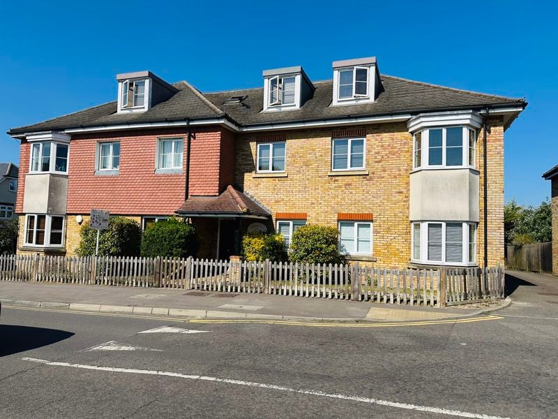 Flat Windmill Lane in Epsom and Ewell