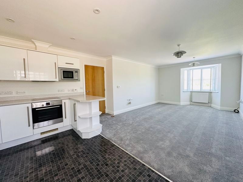 Flat Windmill Lane in Epsom and Ewell