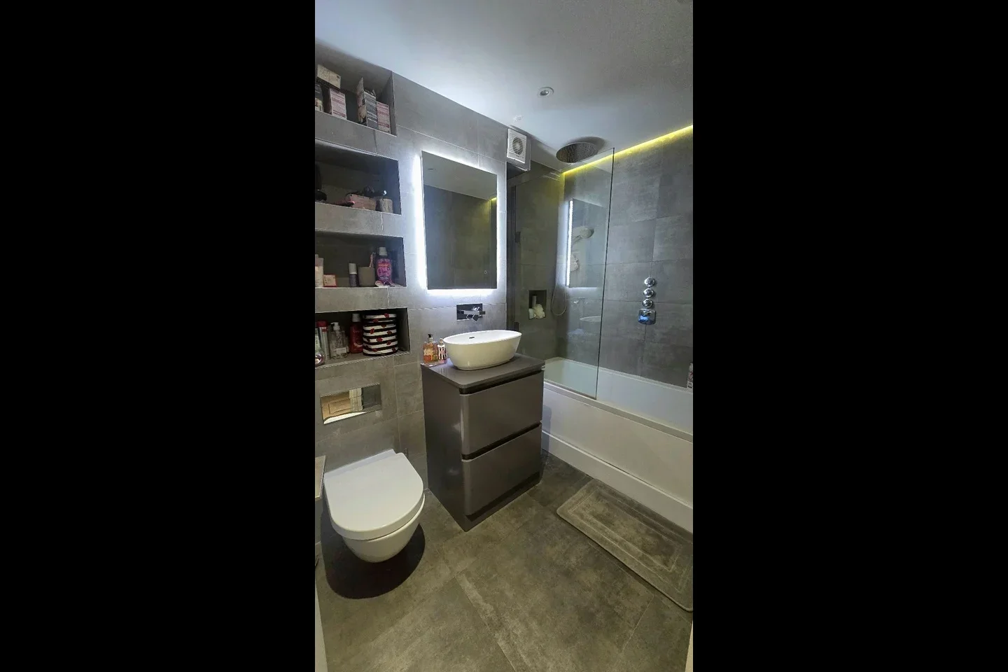 Room Woodcote Road in Greater London