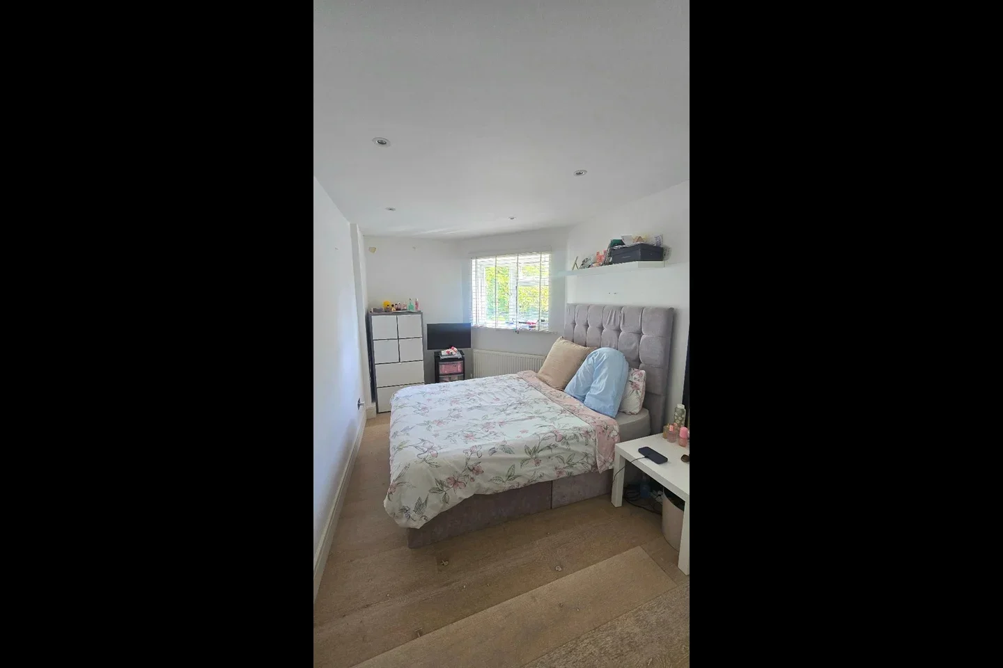 Room Woodcote Road in Greater London