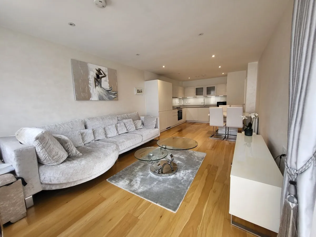 Flat Uxbridge Road in Greater London