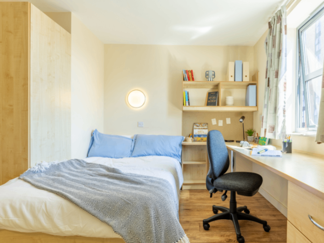 Room Erskine Street in Liverpool