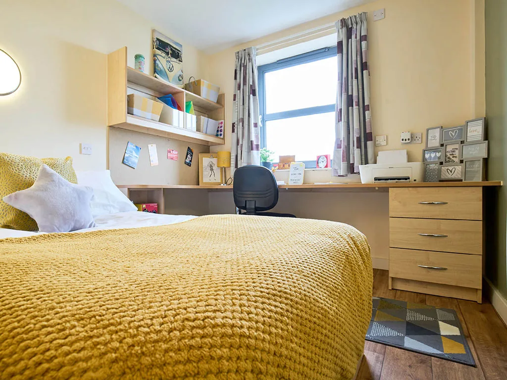 Room Erskine Street in Liverpool
