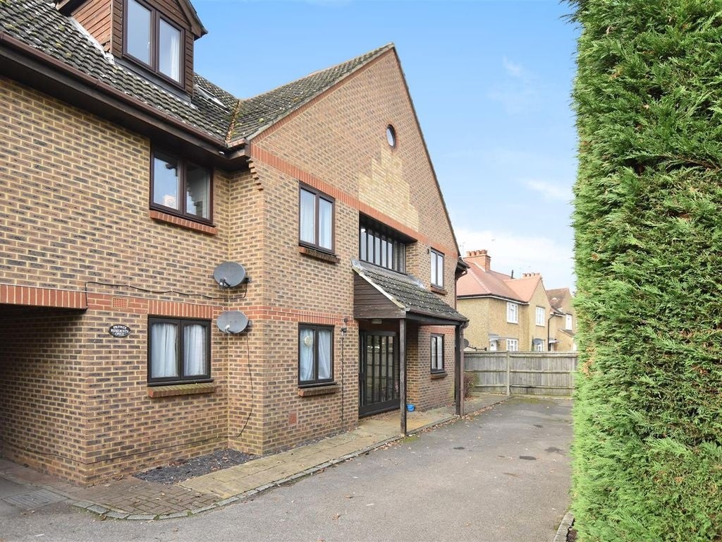 Flat Farm Road in Elmbridge