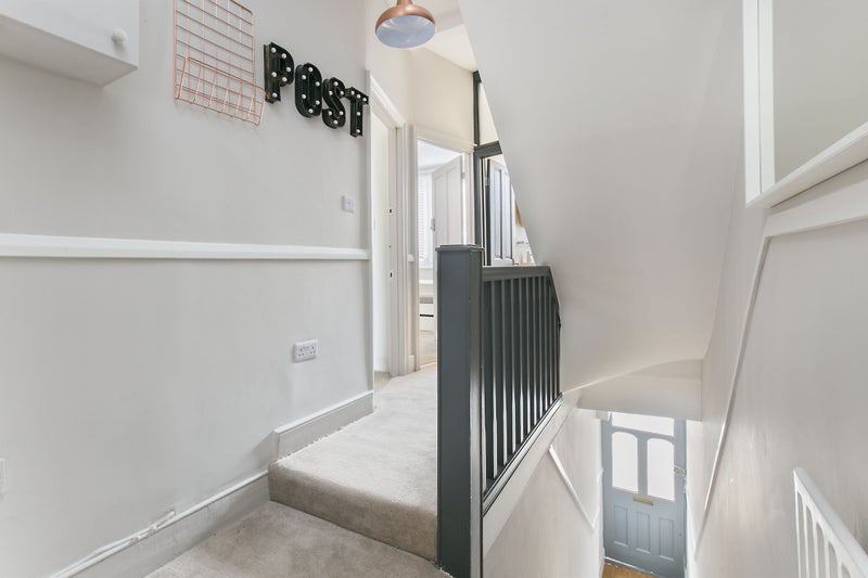 Room Links Road in Greater London