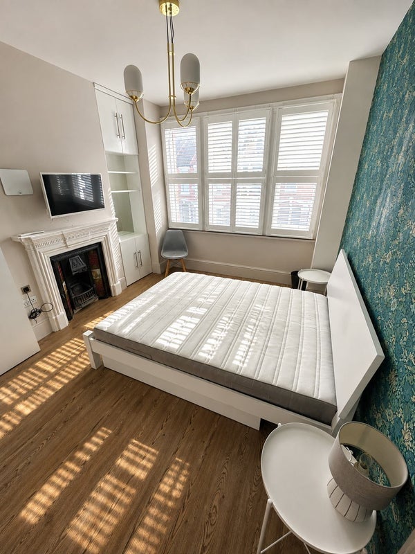Room Links Road in Greater London