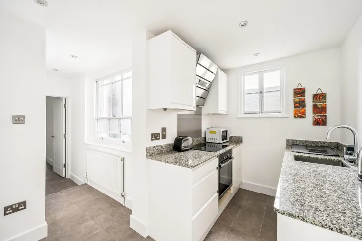 Flat Queen's Gardens in City of Westminster