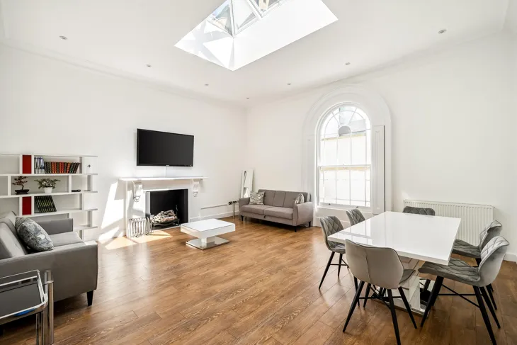 Flat Queen's Gardens in City of Westminster