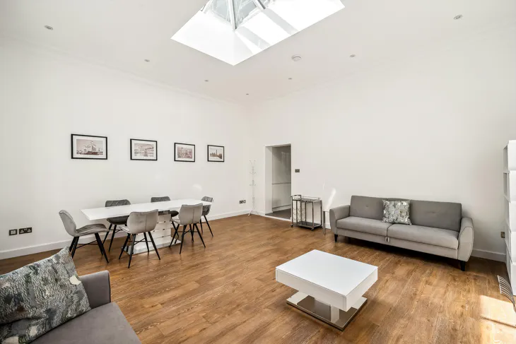Flat Queen's Gardens in City of Westminster