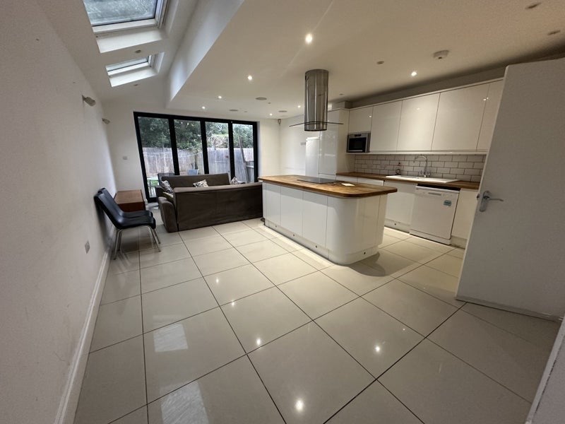 Room Brockley Way in Greater London