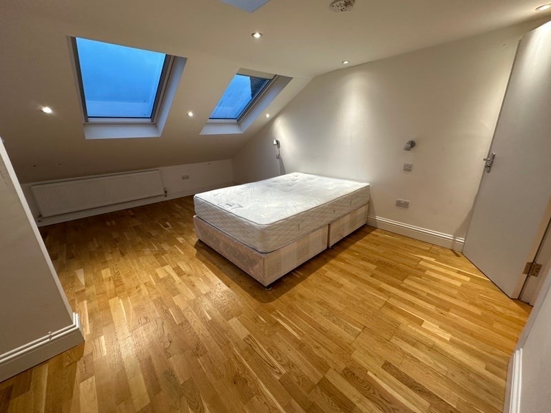 Room Brockley Way in Greater London