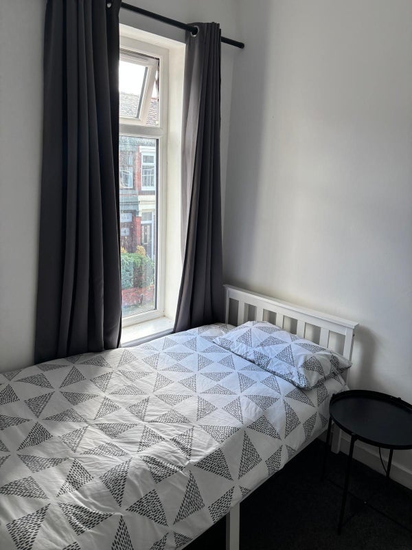 Room Rochdale Road East in Heywood