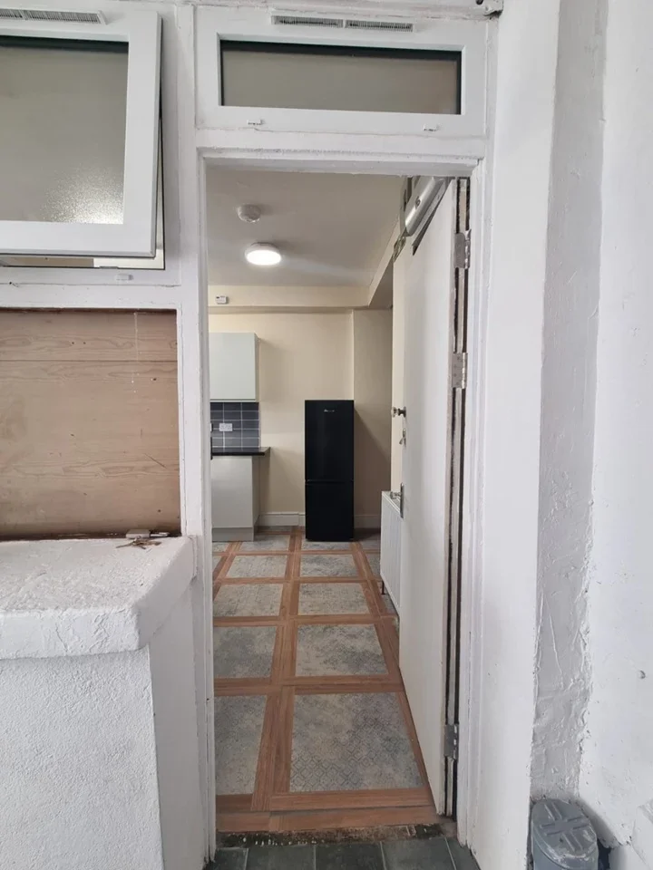 Flat Ilford Lane in Greater London