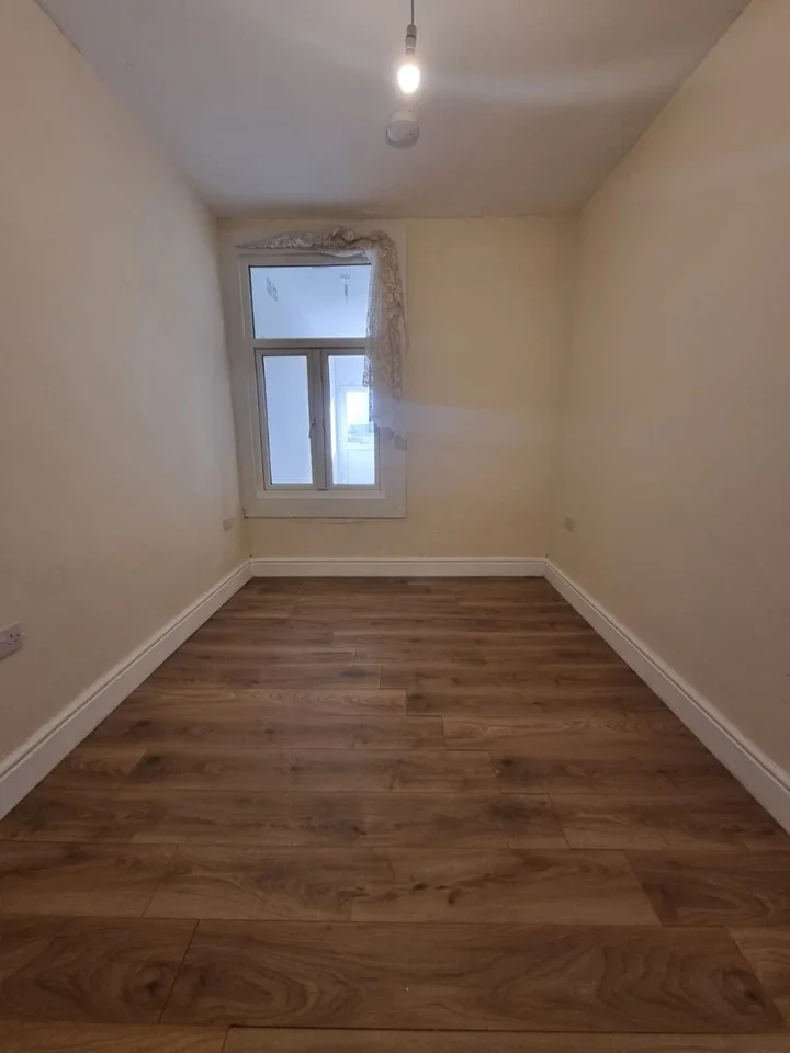Flat Ilford Lane in Greater London