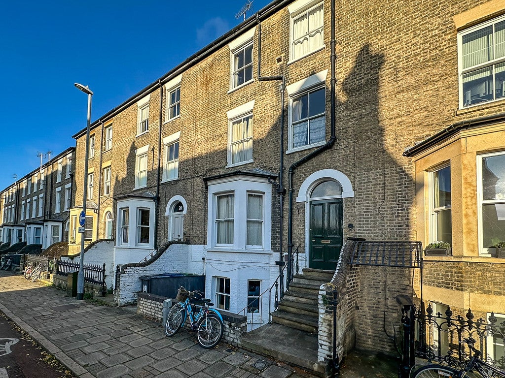 Room Hills Road in Cambridge