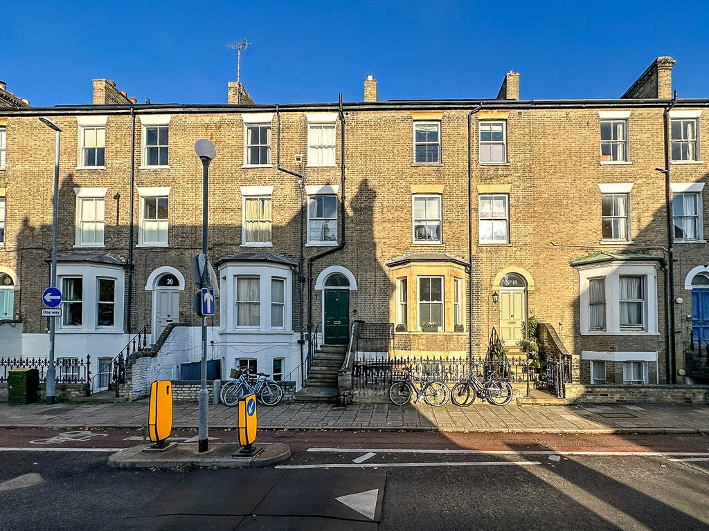 Room Hills Road in Cambridge