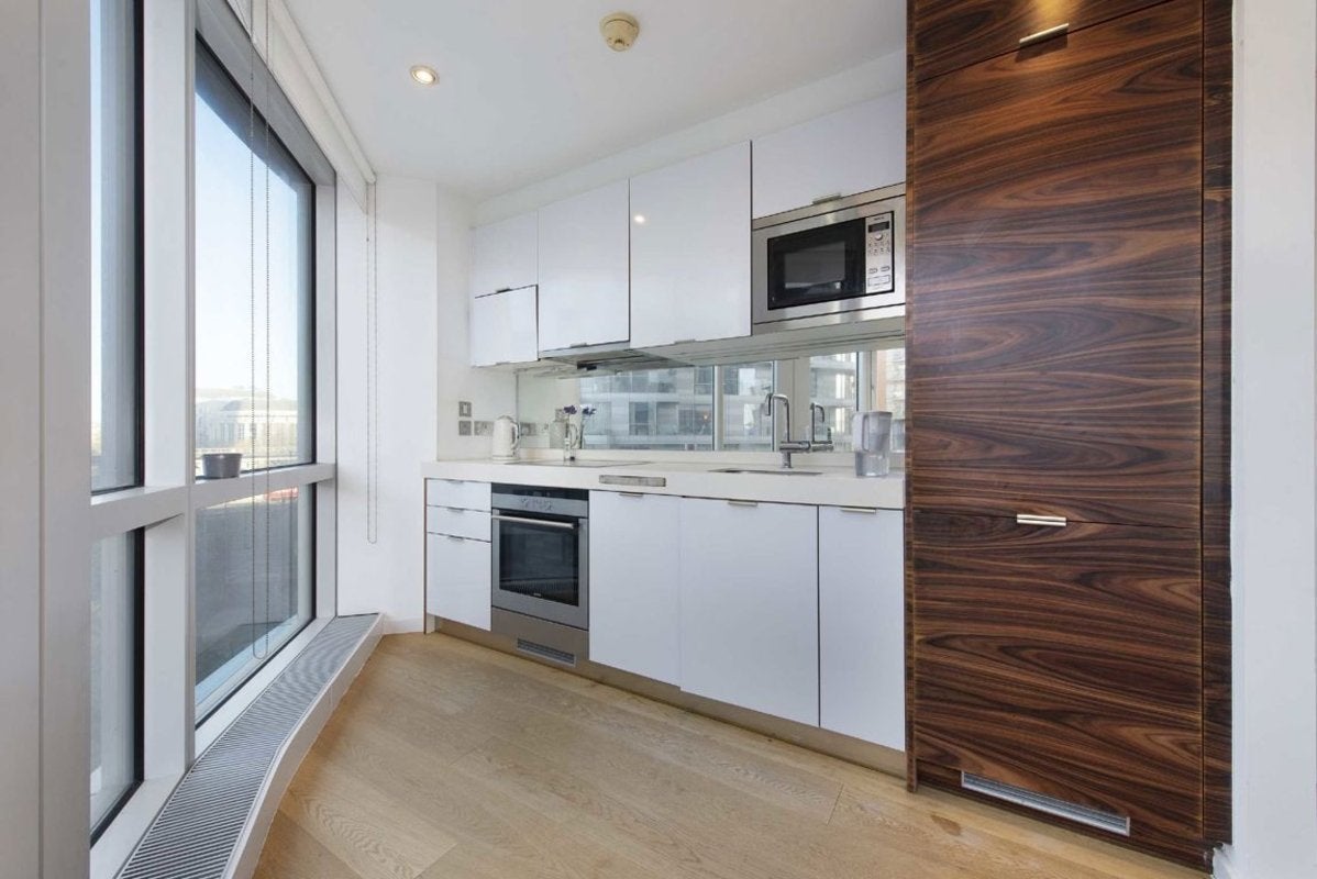 Flat Fairmont Avenue in Greater London