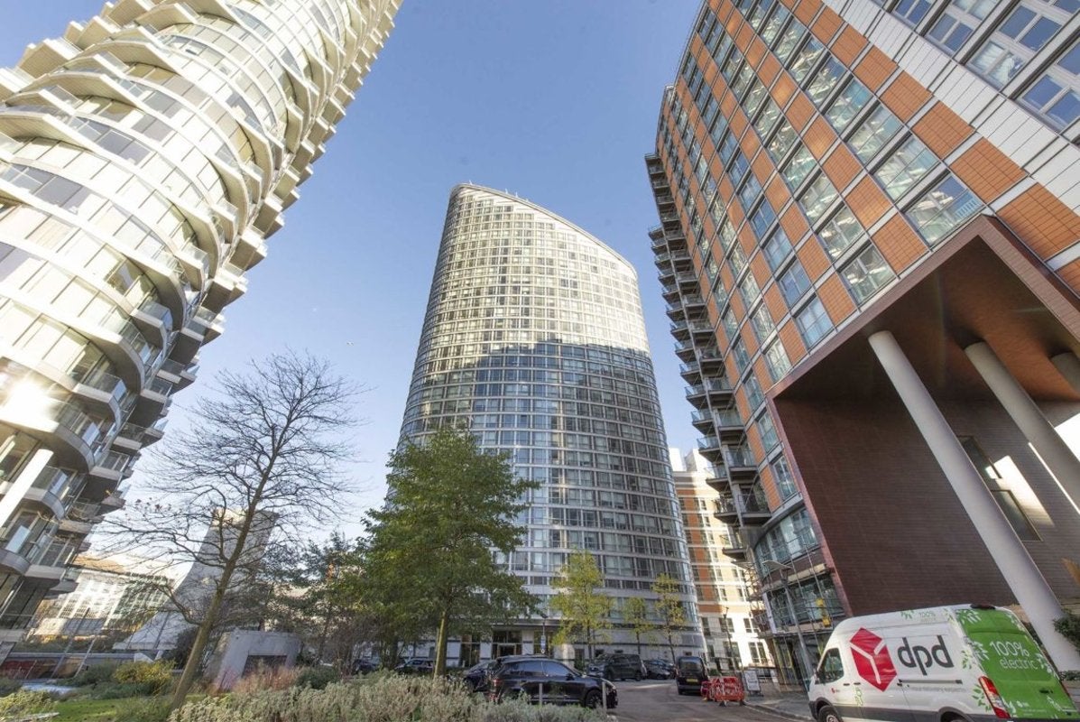 Flat Fairmont Avenue in Greater London
