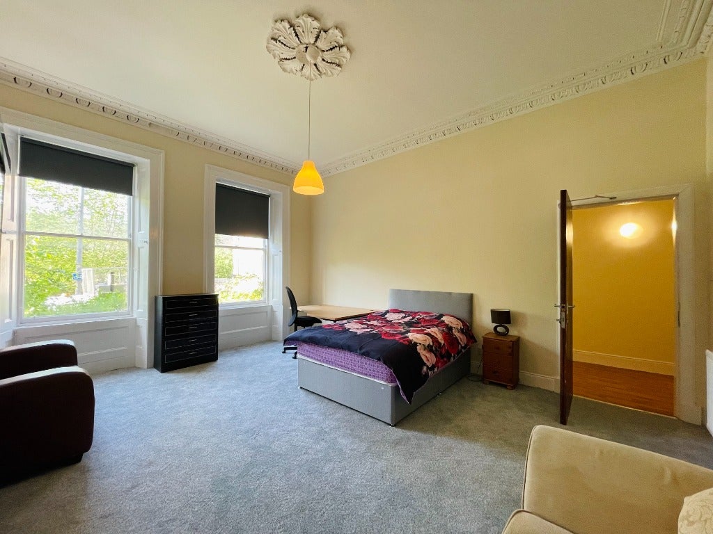Flat Gibson Street in Glasgow