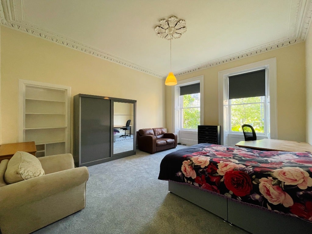 Flat Gibson Street in Glasgow
