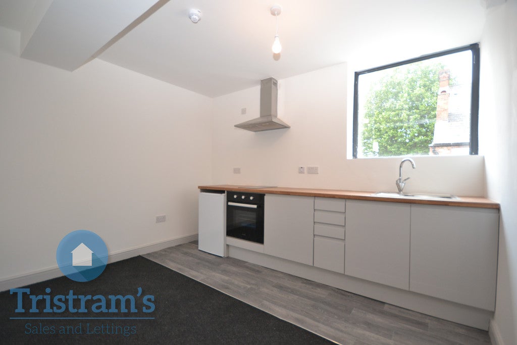 Room Bulwer Road in Nottingham