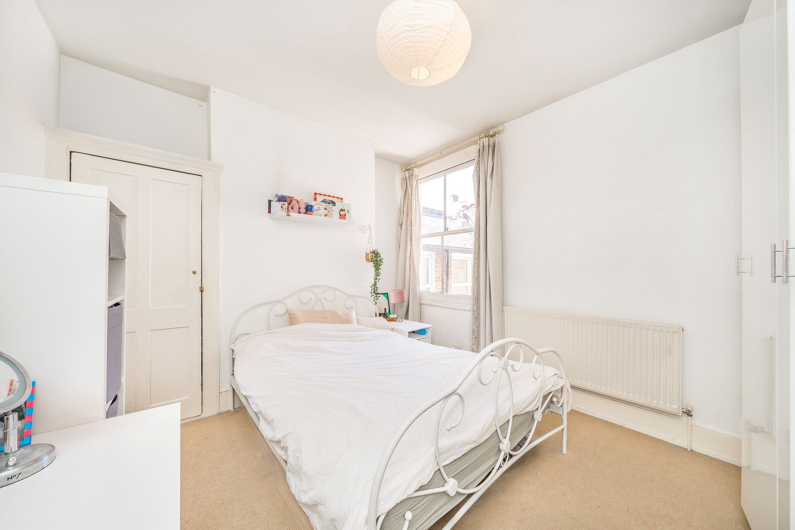 Flat Lynn Road in Greater London