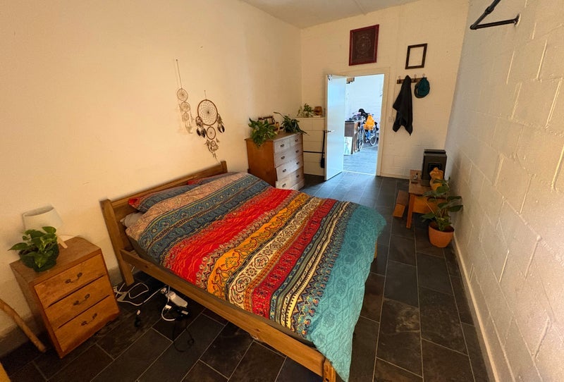 Room Hermitage Road in Greater London