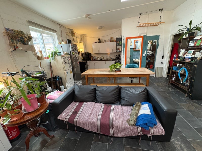 Room Hermitage Road in Greater London
