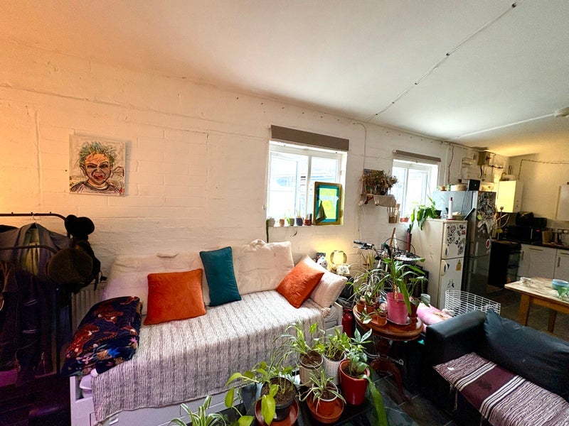 Room Hermitage Road in Greater London