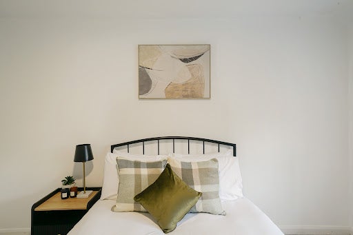 Room Avalon Road in Greater London