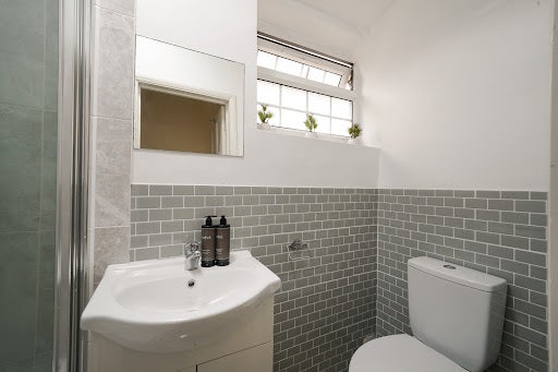 Room Avalon Road in Greater London