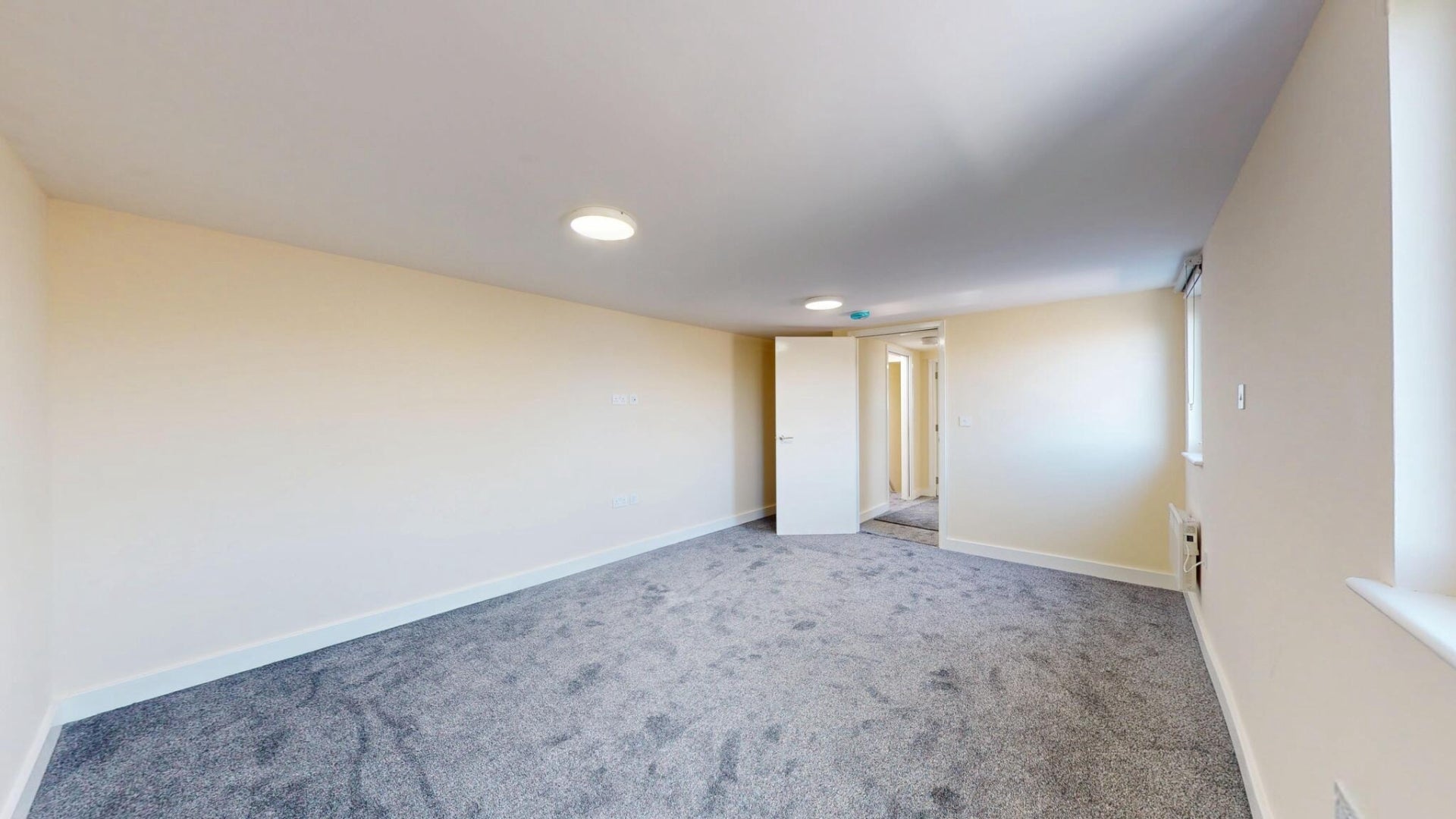 Flat Coronation Road in Greater London