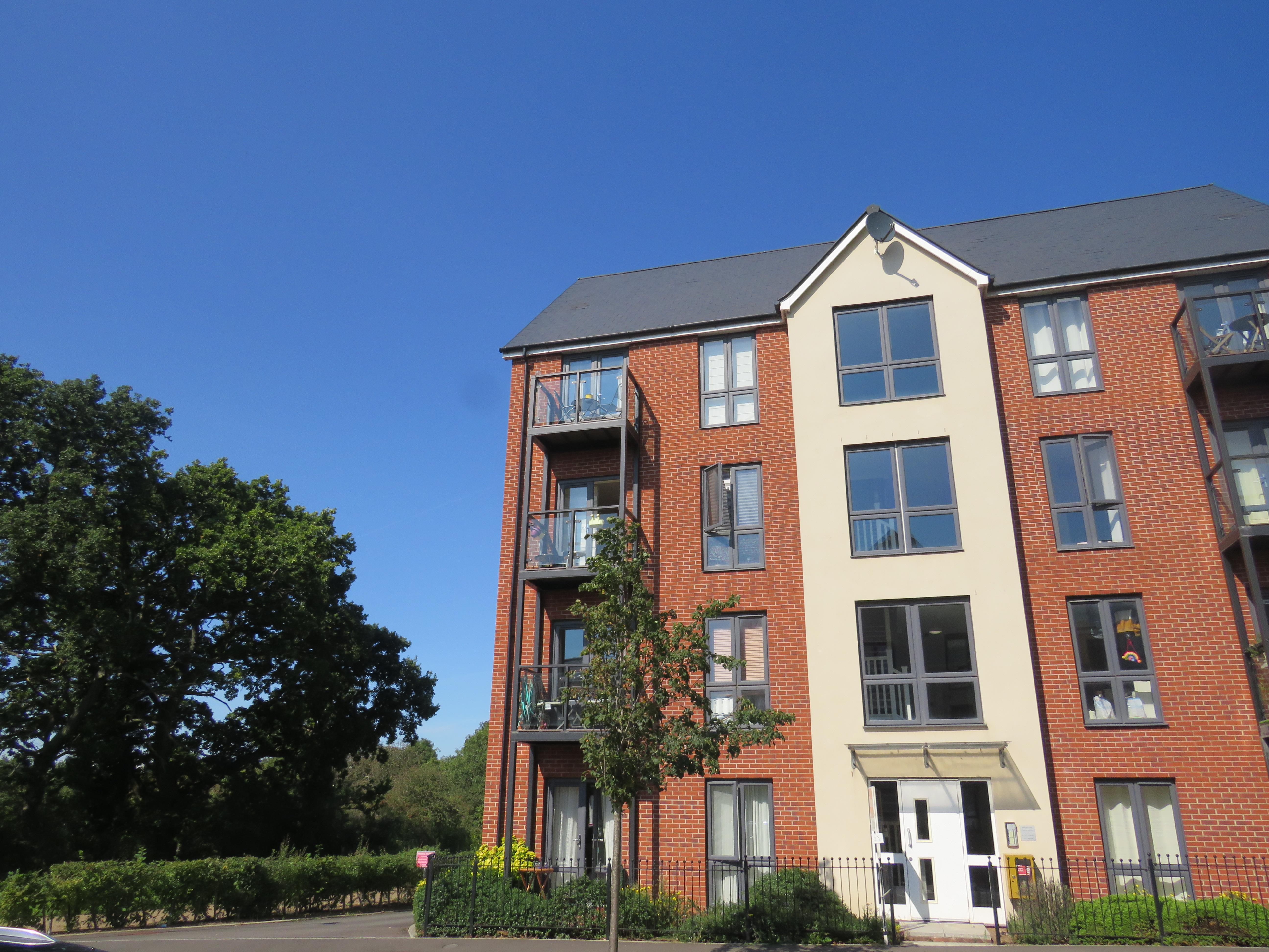 Flat Jenner Boulevard in Bristol