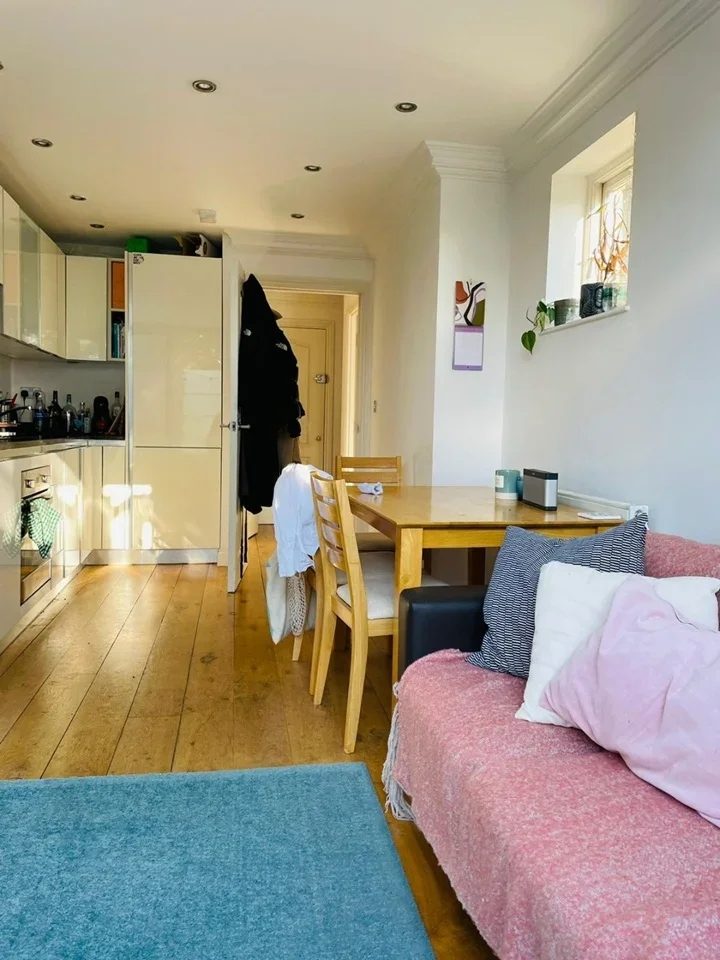 Flat Fortess Road in Greater London
