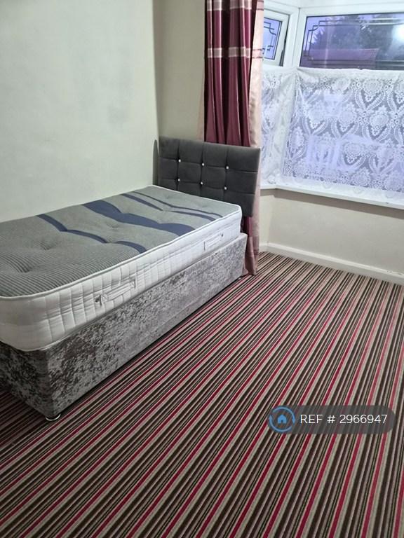 Room Thornton Road in Birmingham