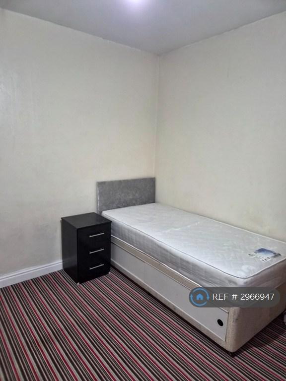 Room Thornton Road in Birmingham