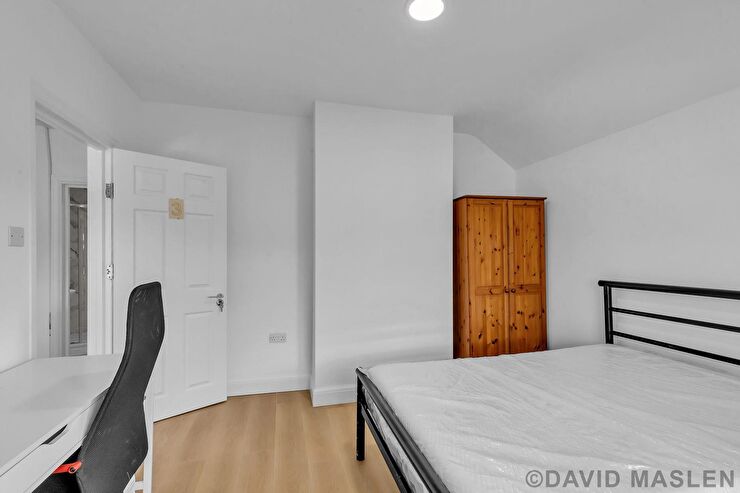 Room Dewe Road in Brighton