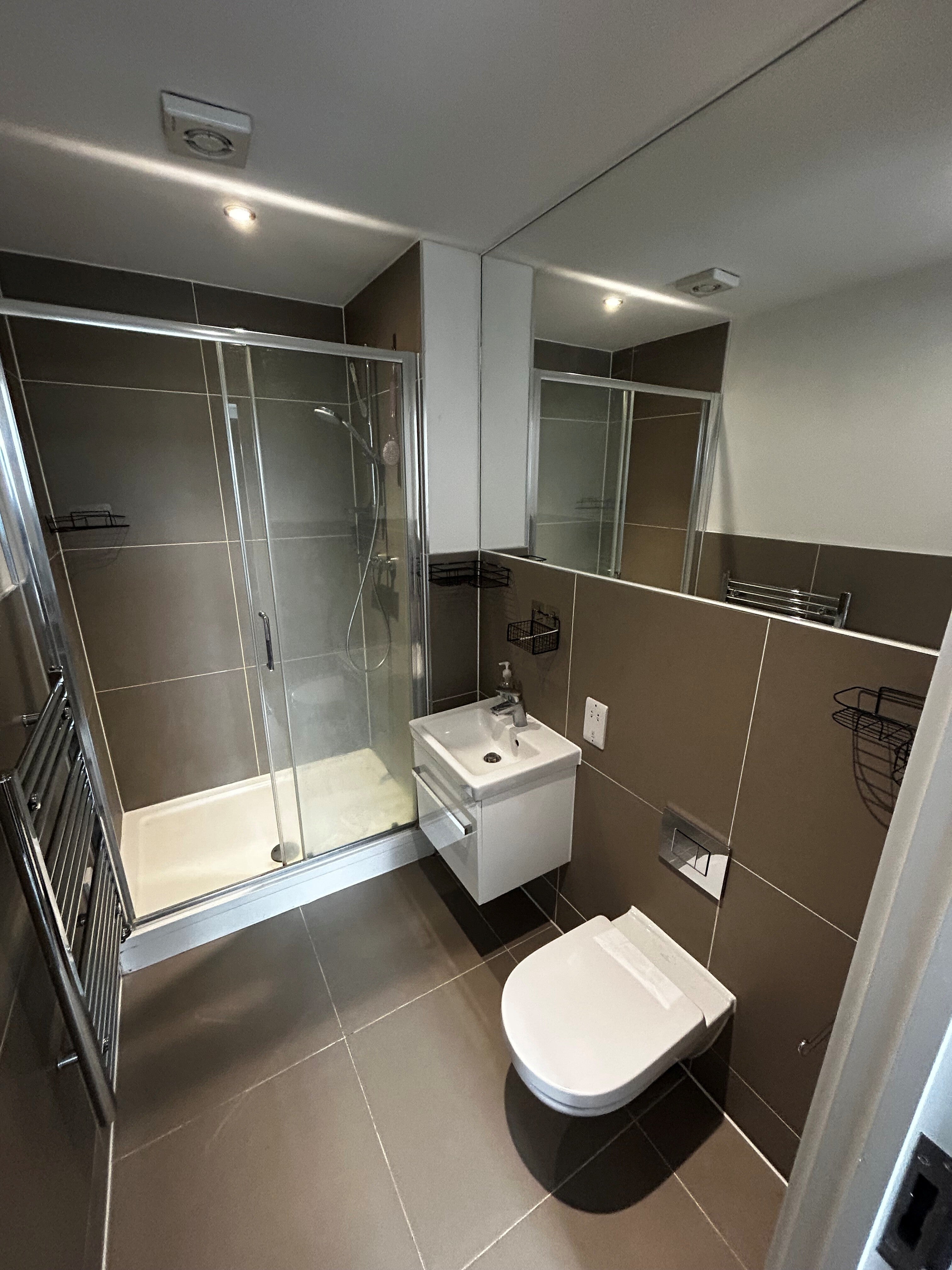 Flat High Street in Greater London