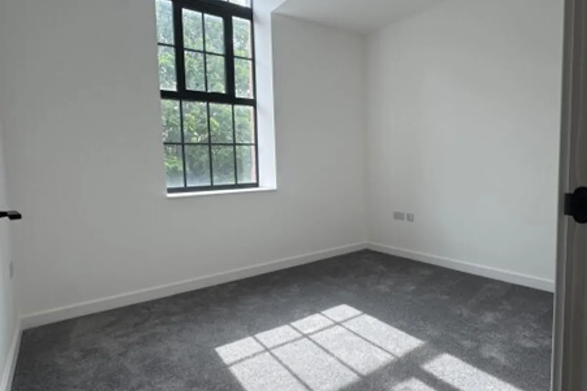Flat Huxley Close in Derby