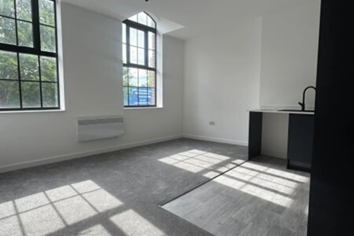 Flat Huxley Close in Derby